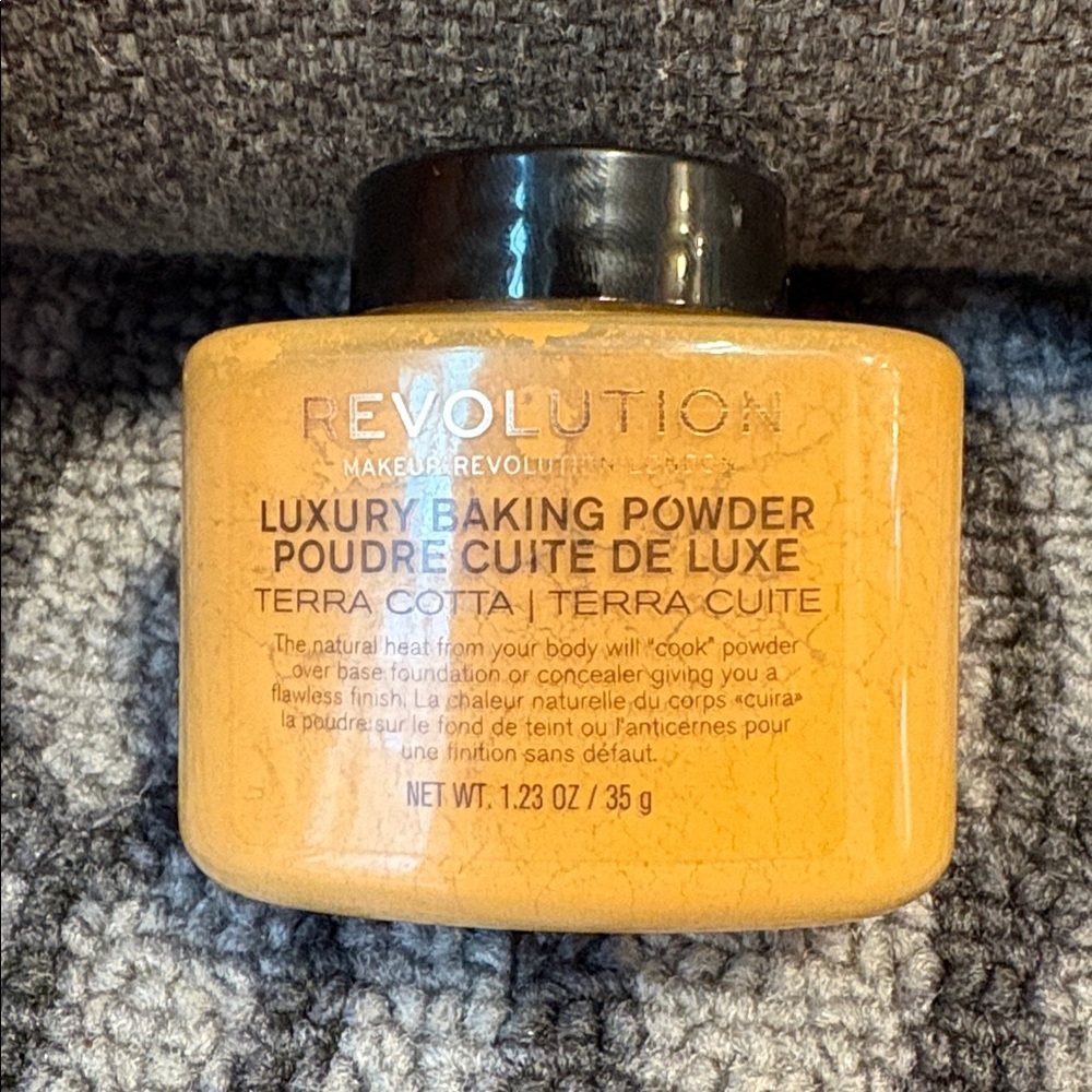 NEW Revolution Makeup Luxury Baking Powder - Setting Powder in Terra Cotta - Picture 2 of 4
